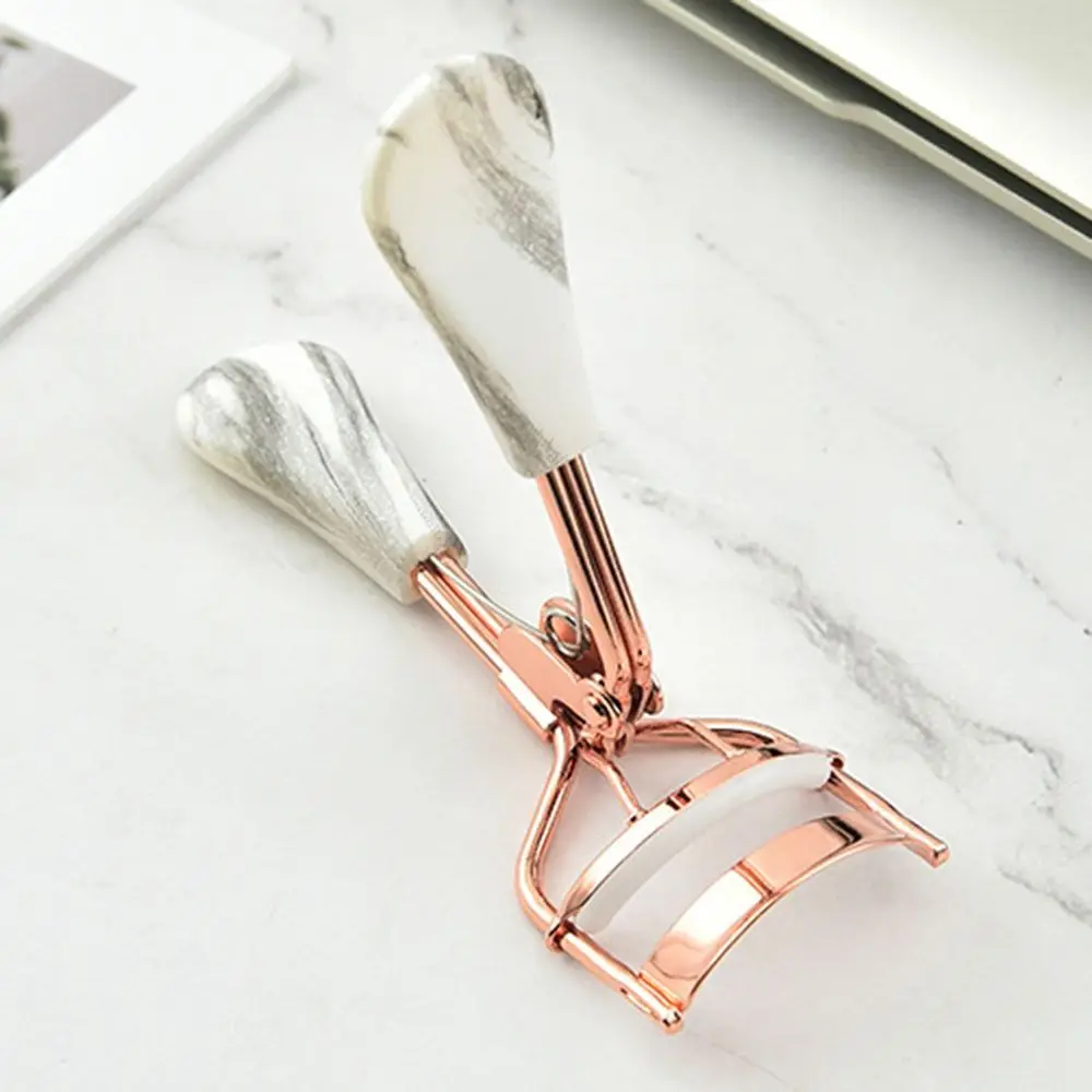 สแตนเลสสตีลกดประเภท Eyelash Curler เปิดเรียบขนตายกขนตา Curling คลิปมุมกว้าง Ergonomic Handle