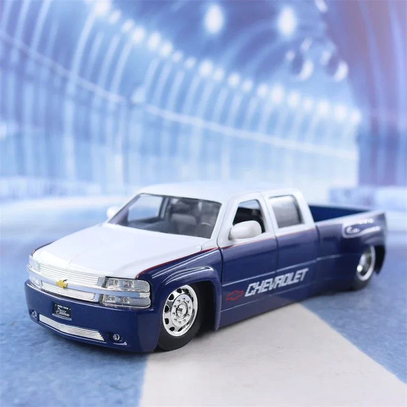 1:24 1999 Chevrolet Silverado Dually High Simulation Diecast Car Metal Alloy Model Car decoration display collection gifts J341