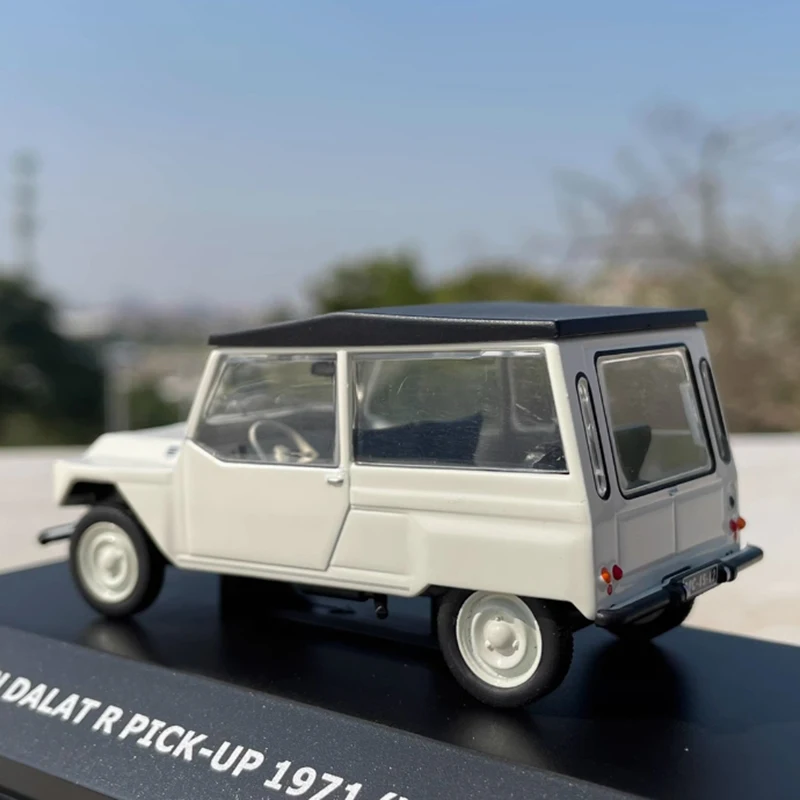 Pressofuso in scala 1:43 1971 Citroen SUV Modello in lega di auto d'epoca Collezione di simulazione finita Decoratio Boy Gift Toy Display statico