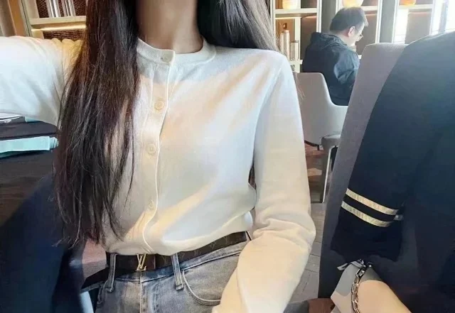 

Casual Long Sve Knitted Cardigan Women's Embroidered Mixed Smooth Commute Sle Regular Fit Button up Sweater Spring 2023