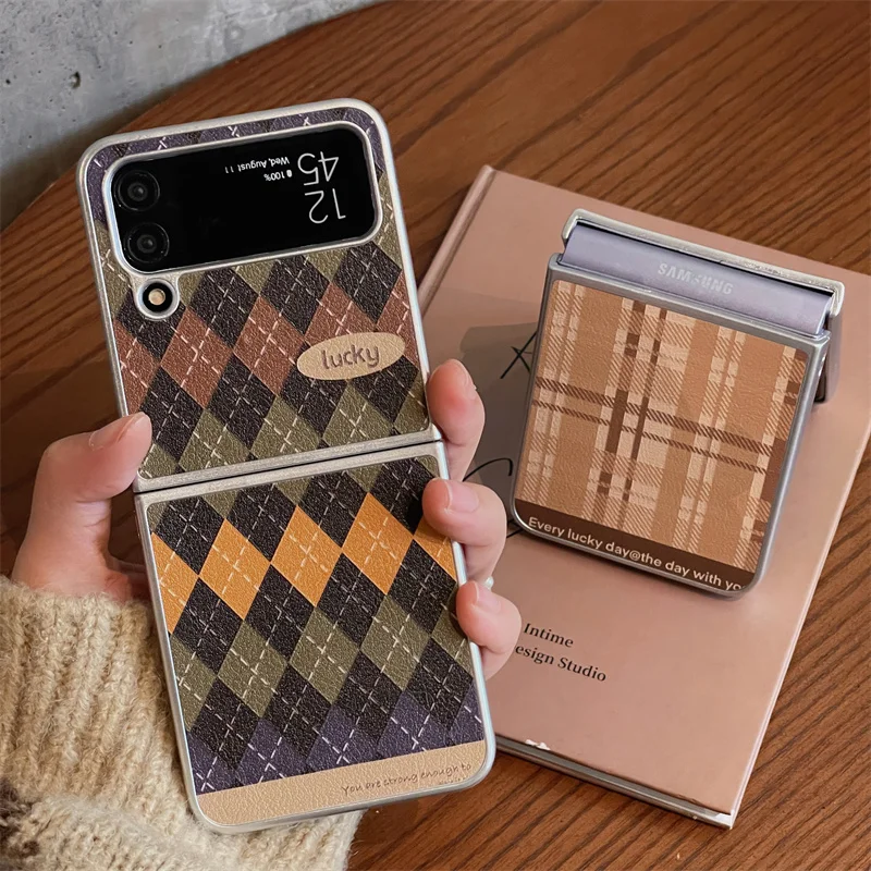Fashion Plaid Pattern Phone Case For Samsung Galaxy Z Flip 6 5 4 3 Cover with Cute Chain Leather Cases For Flip4 Flip5 Flip6 5G
