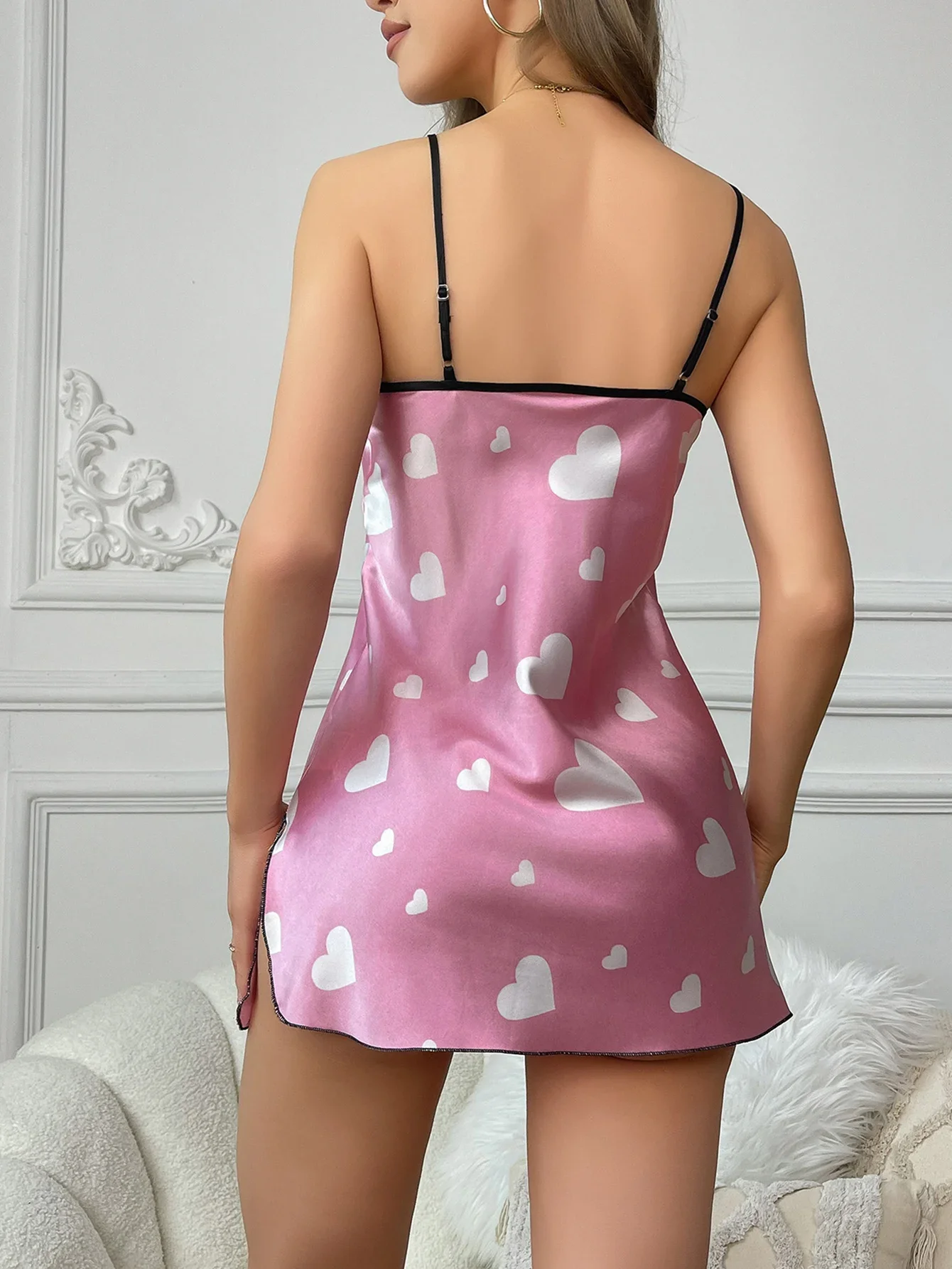 Camisola de cetim estampada em coração feminino, decote em V, sem encosto, alça ajustável, mini vestido sono, vestidos sleepwear sexy