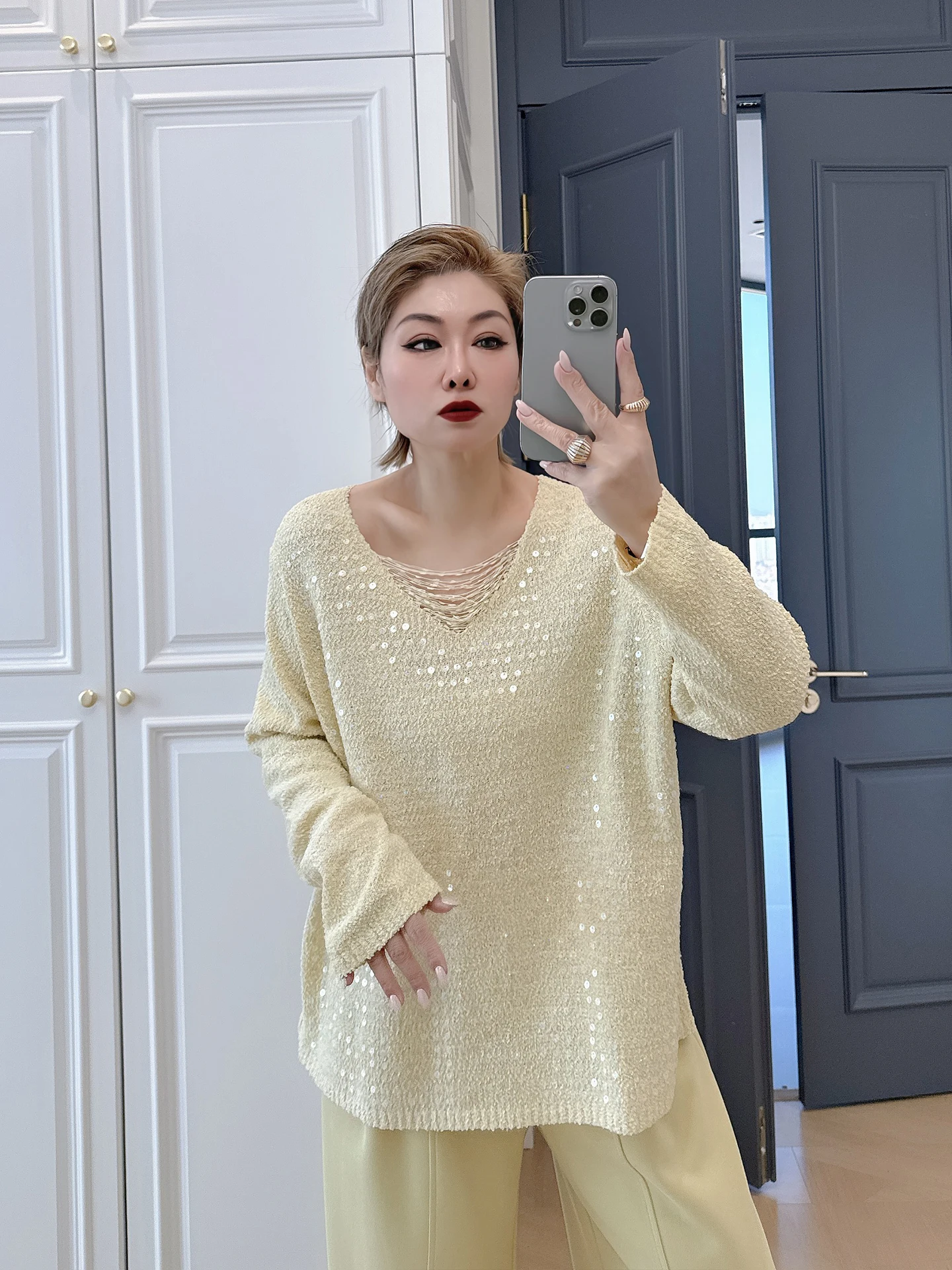 

Glittery Hollow out V-Neck Knitwear plus Size Women's Fashion Heavyweight 200 Pounds Fat MM Loose Slimming Top