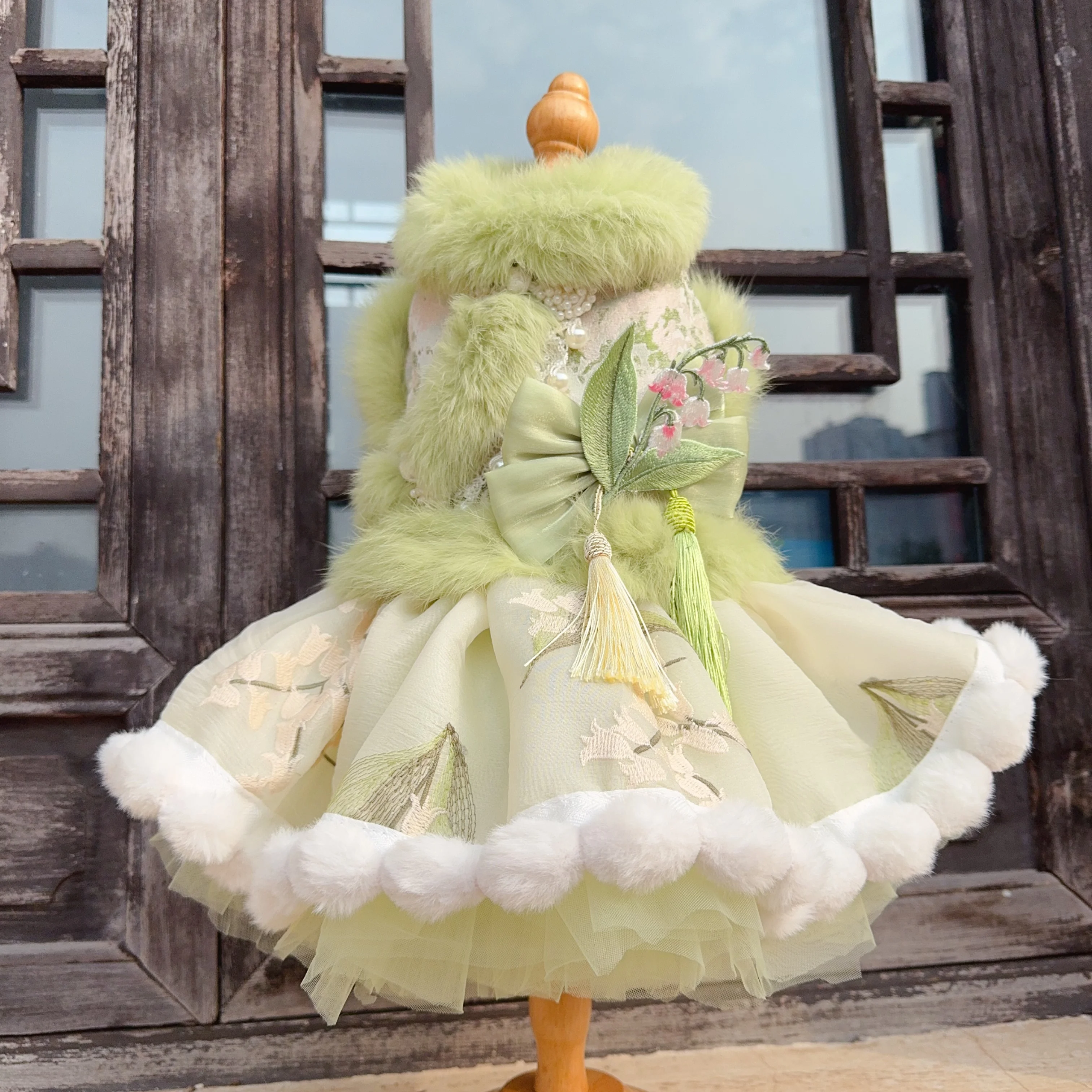 

Luxury Handmade Pure Cotton Plush Pet Dog Clothes Winter New Green Embroidery Princess Dress for Small Medium Dog Puppy Overalls