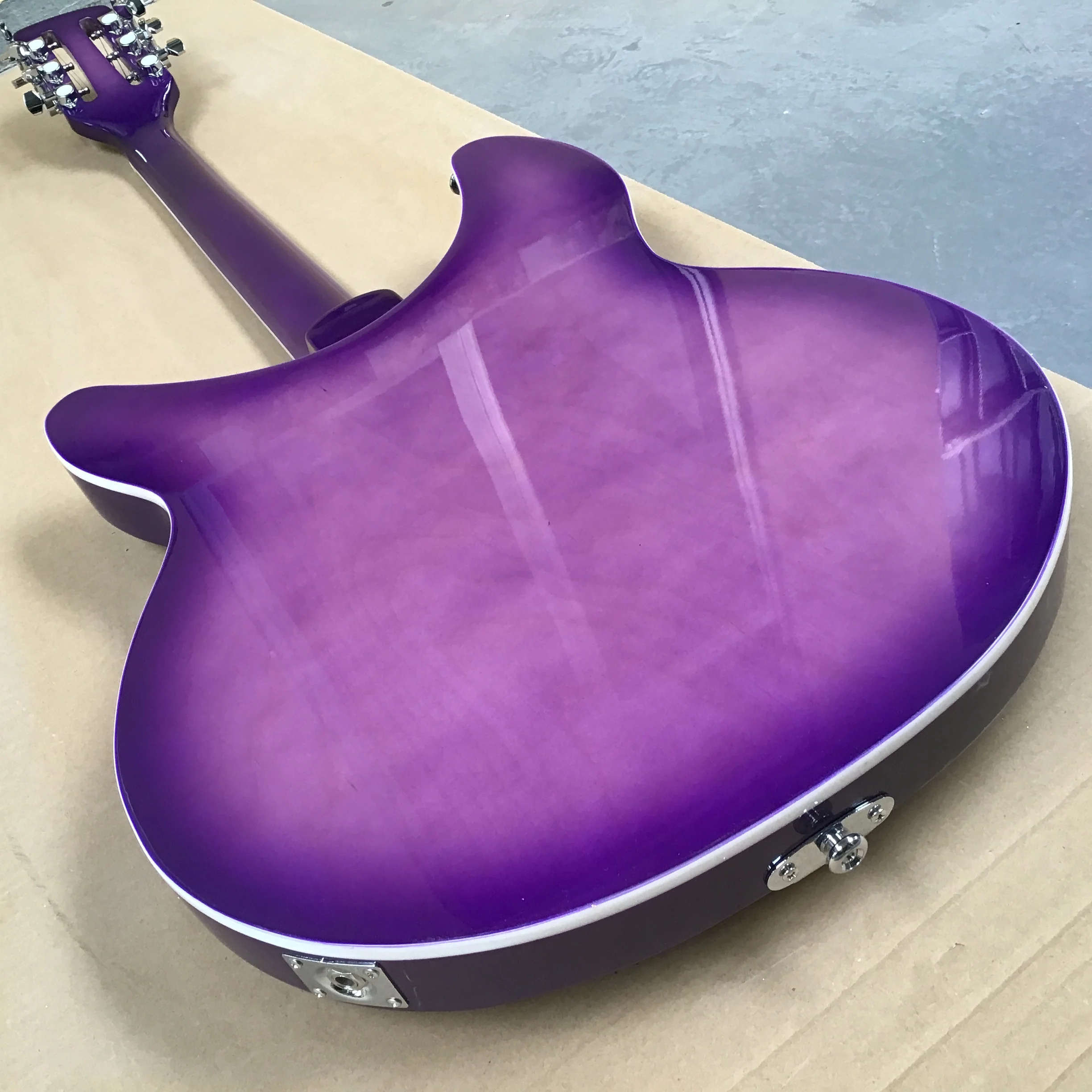 Hot sales12 Strings Semi Hollow Body Electric Guitar Glossy paint Rosewood Fingerboard 5 Konbs 2 Output Jacks in stock custom