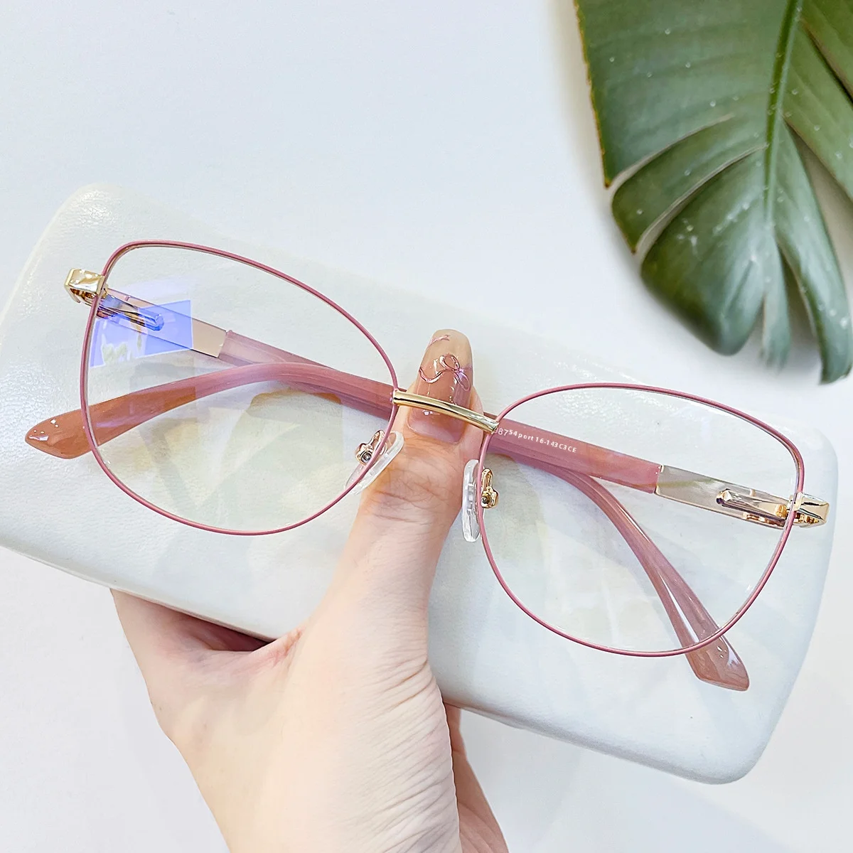 

The new Cat's Eye ladies' metal frames blue light blocking fitted with prescription glasses for myopia hyperopia optical lenses