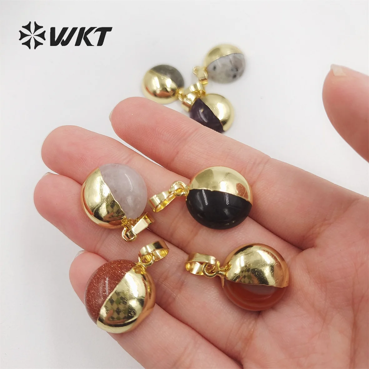 WT-P1833 Lovely Charming Round Gemstone Beads Pendant Half Gold Plated Natural Cabchon Stone For Friend Birthday Present