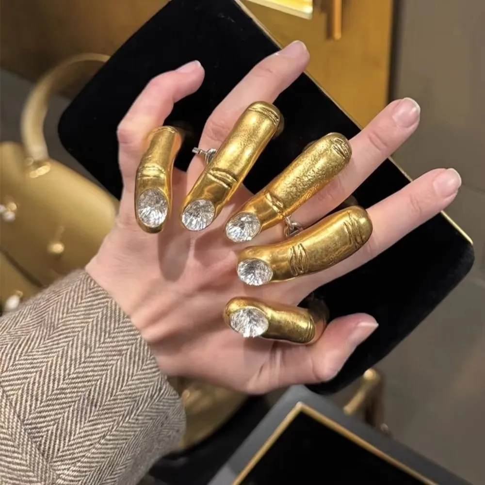 Big Hand Design Fashion Show Ring Heavy-Work Luxury Hand-In-Prayer Design Gold-Plated Big Hand Ring Elegant Exaggerated Ring