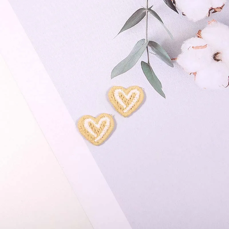 30 STKS Haarspeld hoed kleding decoratie accessoires schattige kleine patch stickers mode veelzijdige kleur polyester liefde borduurwerk