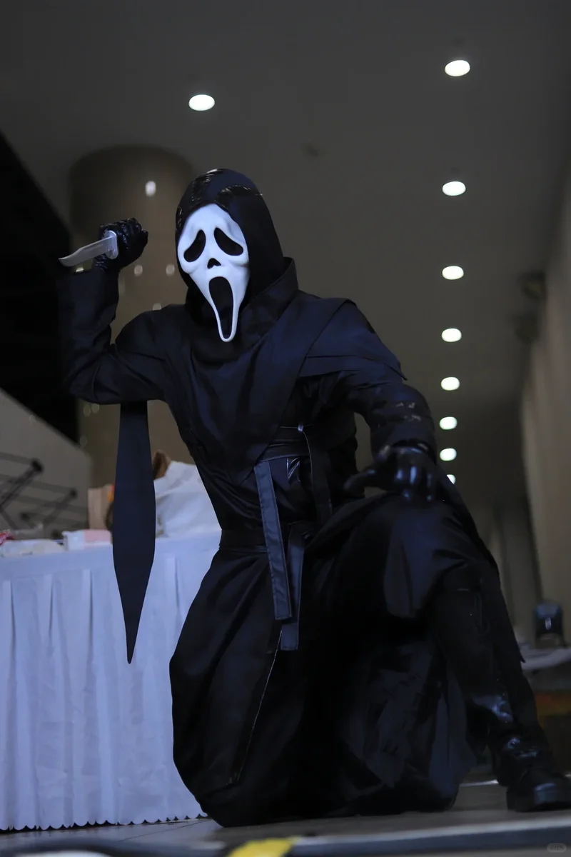 Рисунок 3 - Призрачное лицо, карнавальный костюм,