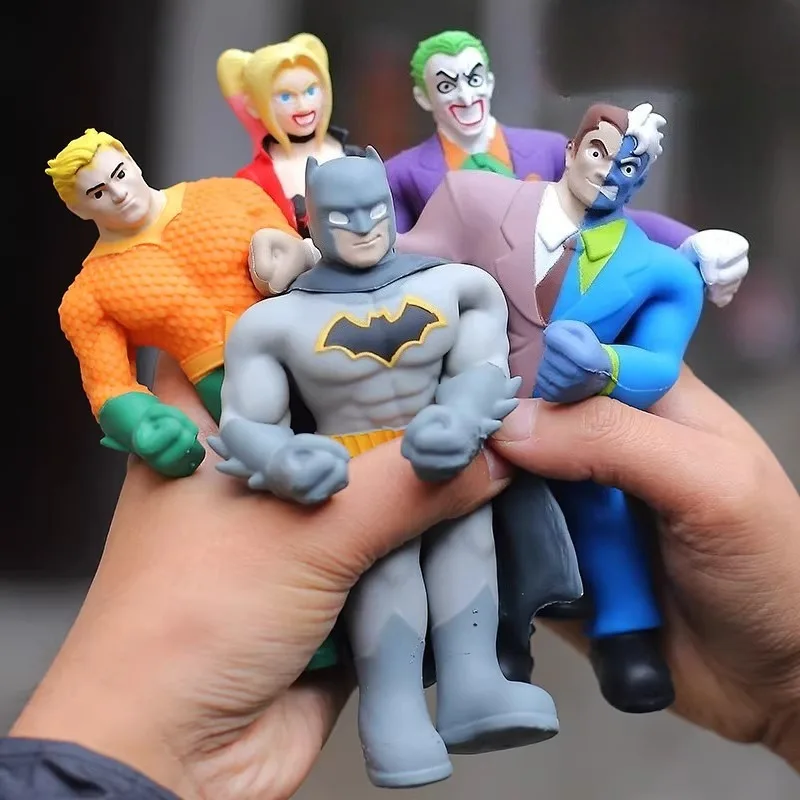 Dc animação dos desenhos animados batman coringa o brinquedo flash transformando boneca elástica meninos e meninas moda personalidade alívio do estresse brinquedos