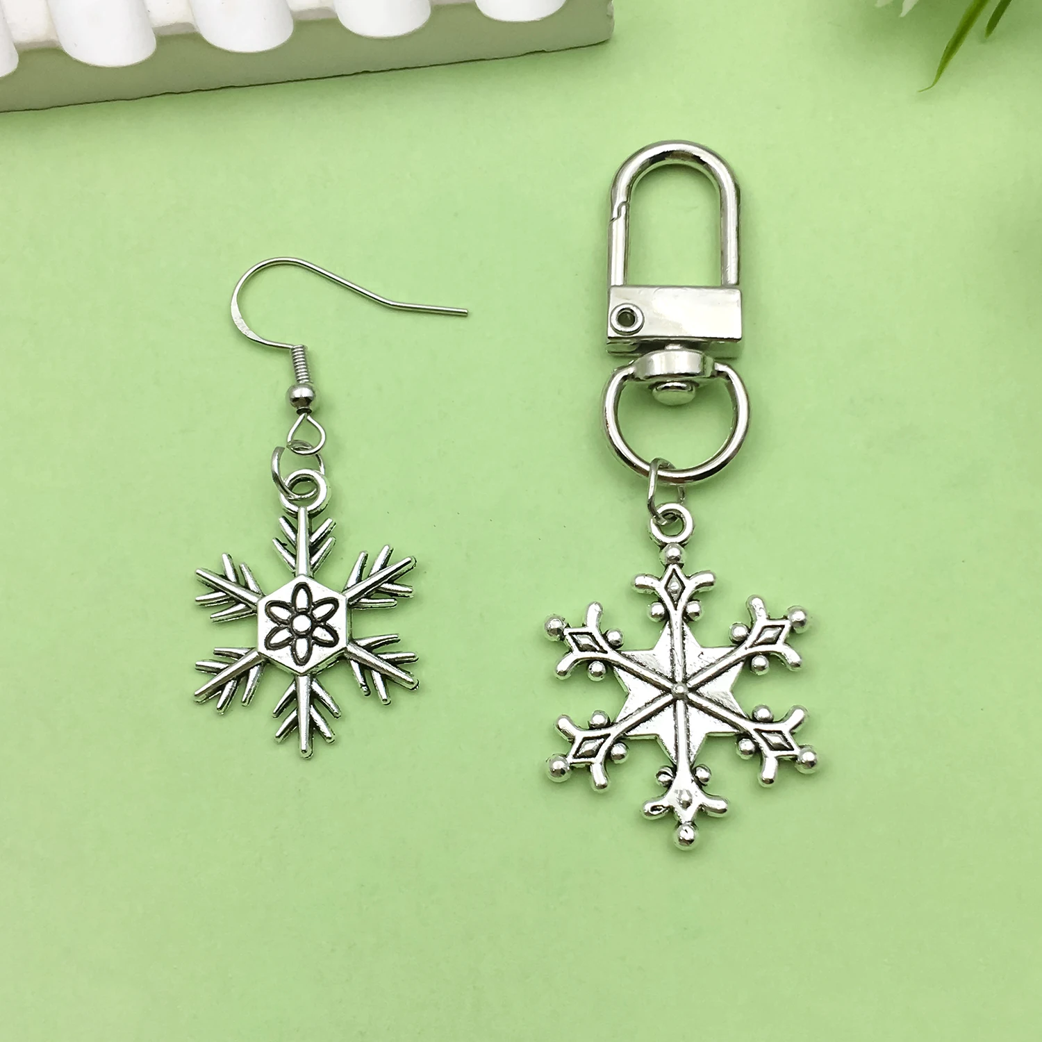 10/14pcs Antique Silvery Snowflake Design Charms Alloy Christmas Decoration Pendants for DIY Jewelry Making Accessories