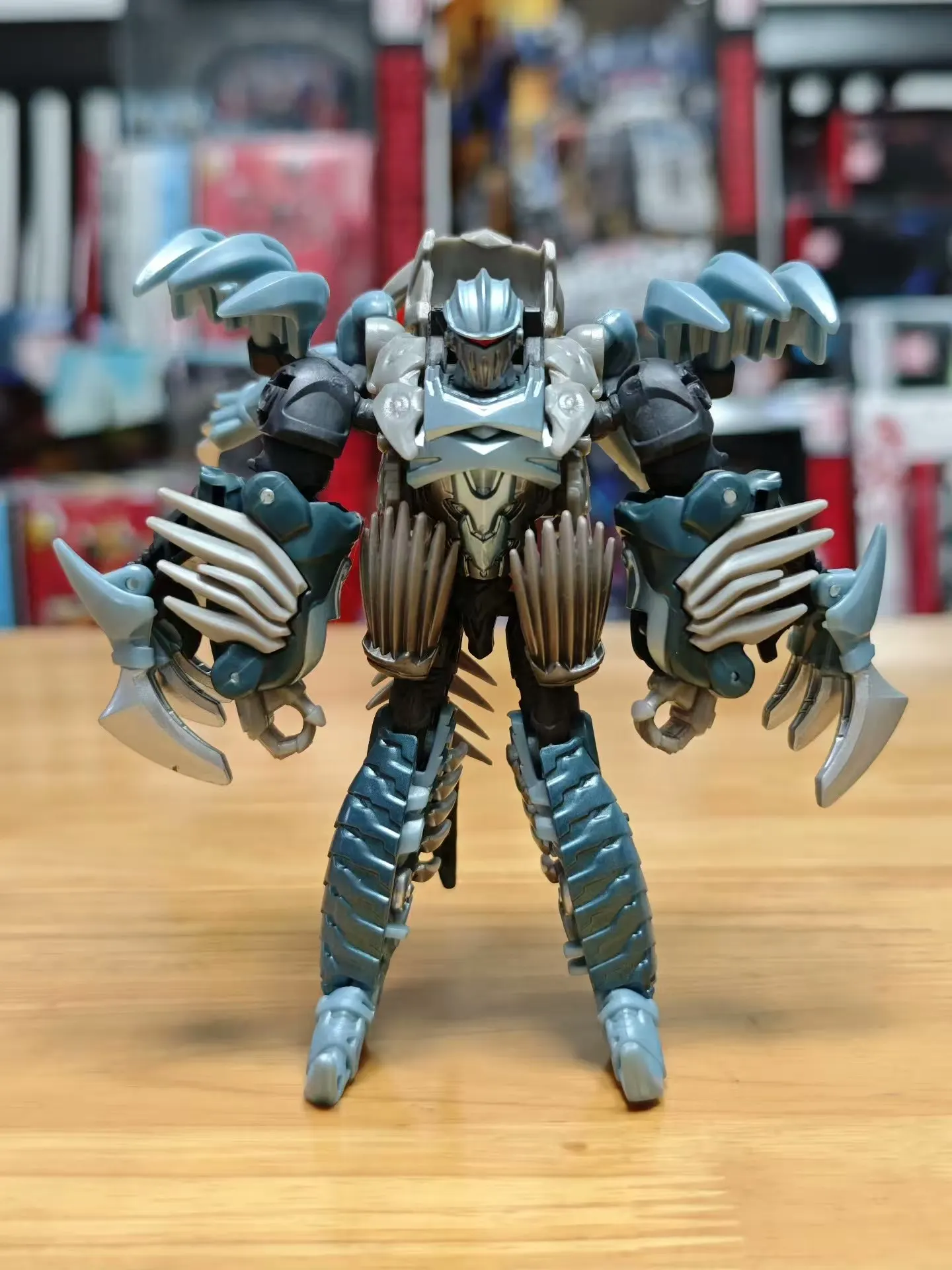 6.9인치 정품 재고 트랜스포머 G1 무비 5 D-클래스 디노봇 슬래시 스튜디오 시리즈 액션 피규어 모델 장난감 수집 취미