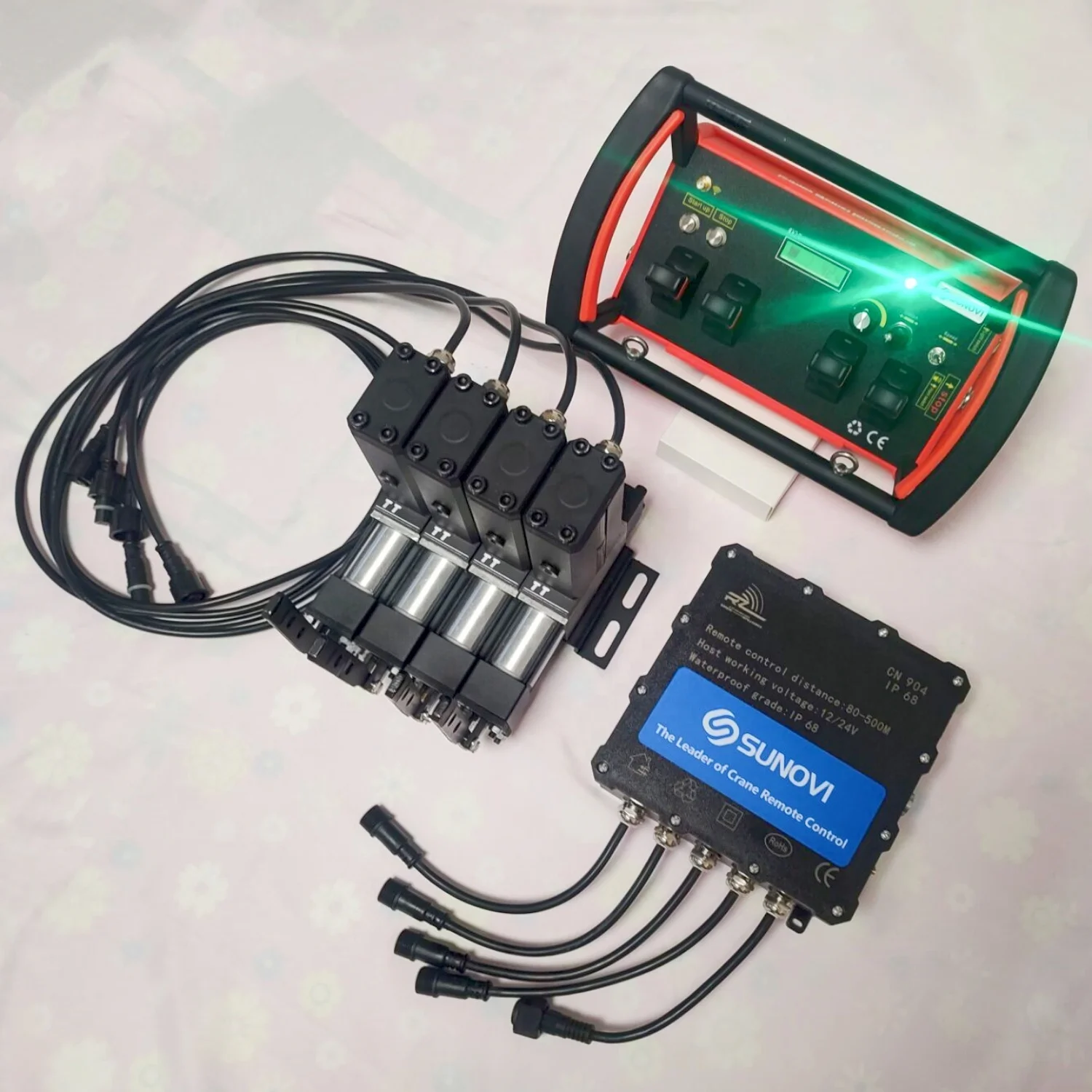 

SUNOVI Factory Direct Sales Super Strong signal Wireless Truck Crane Remote Control Kit with Long Battery Screen