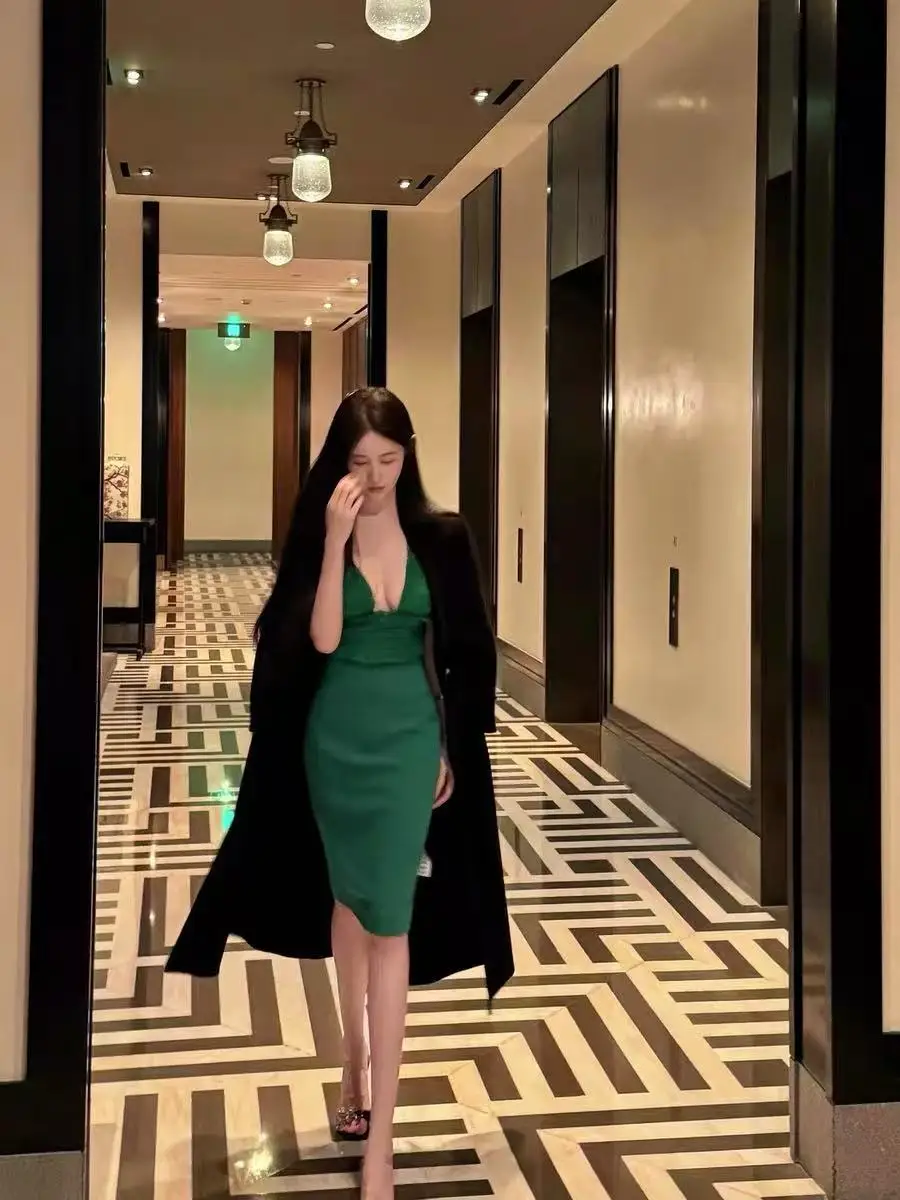 Zielona seksowna sukienka midi z głębokim dekoltem w szpic dla kobiet 2025 Letnie sukienki imprezowe bez rękawów Moda Wysoka talia Y2k Odzież