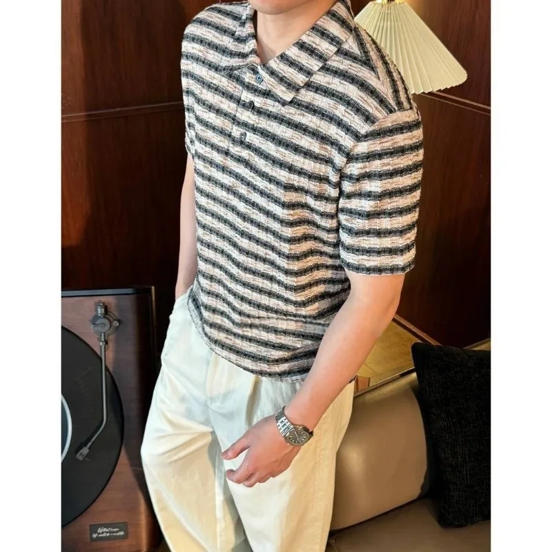 Herren-Poloshirt mit strukturierten Streifen, kurzärmelig, Umlegekragen, Knopfleiste, lockere Passform, Sommer, Basic, lässig, vielseitig, leichtes T-Shirt – Detail 5