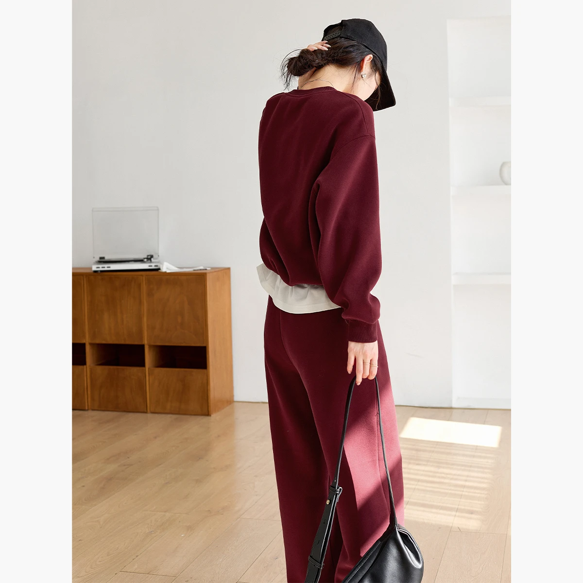 VIMLY Женские комплекты брюк из двух предметов Спортивные топы с 3d буквенной вышивкой на флисовой подкладке Широкие брюки Зима 2025 Трикотажные брючные костюмы M9558