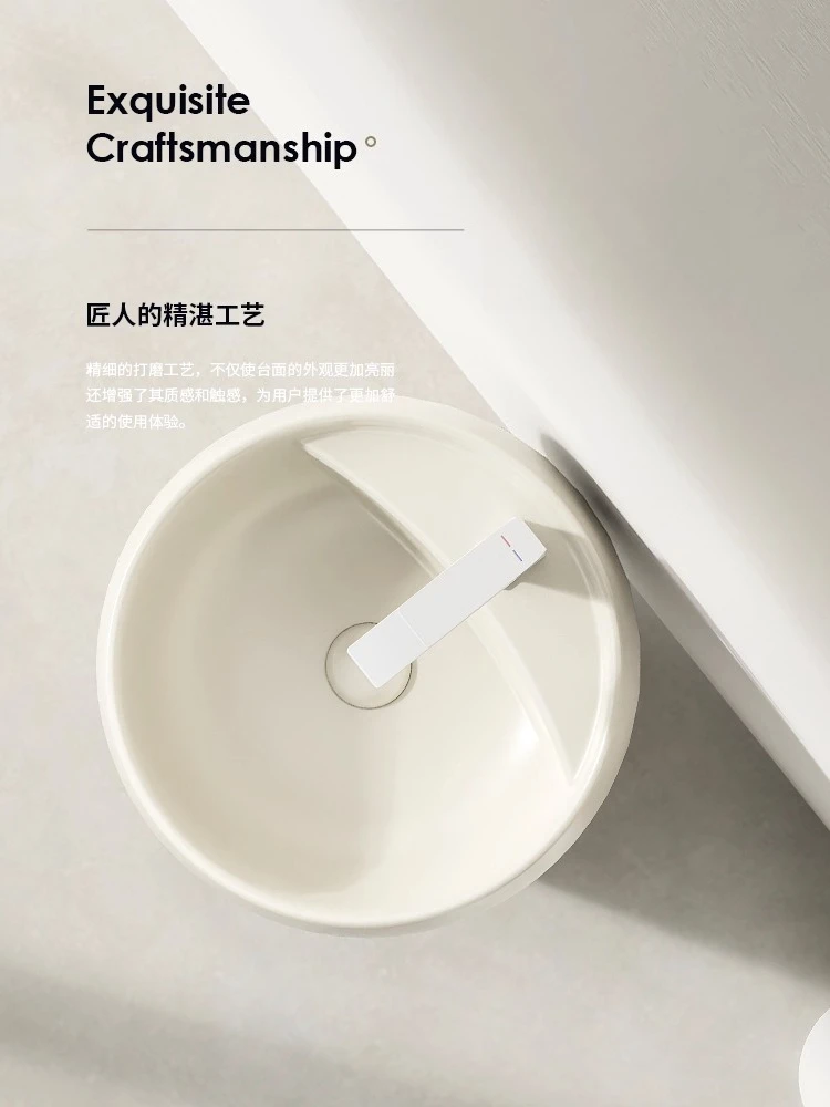 Lavabo a colonna in ceramica color crema, lavabo a pavimento, piccolo appartamento, hotel, bagno, tipo colonna