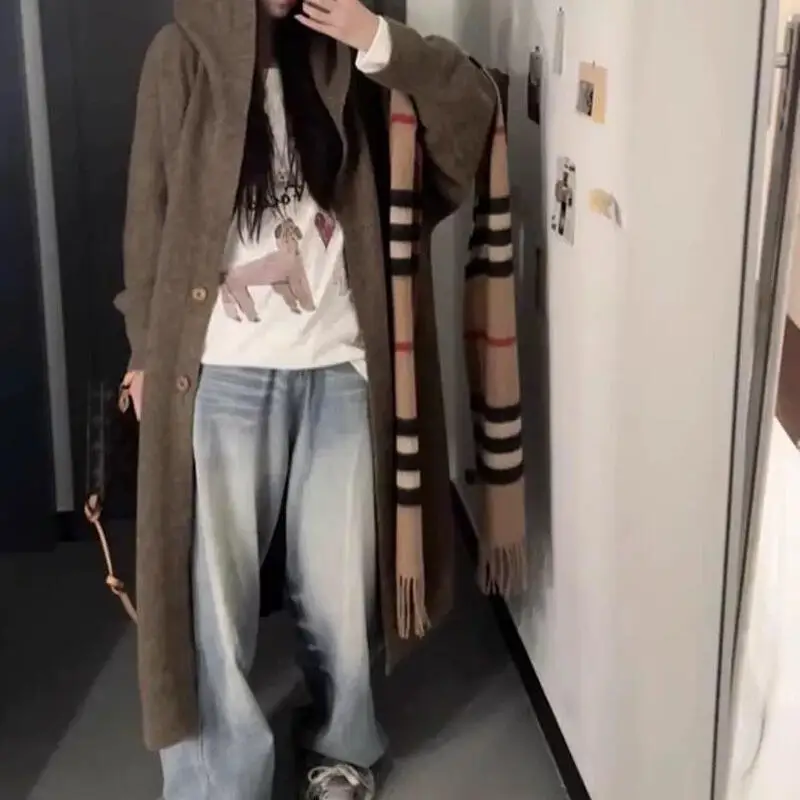 เสื้อคลุมไหมพรมโอเวอร์ไซส์สำหรับผู้หญิง ความยาวปานกลาง สไตล์ลำลอง เสื้อคาร์ดิแกนสำหรับสาวๆ แบบเกาหลี เสื้อคลุมหนาสำหรับฤดูใบไม้ร่วงและฤดูหนาว