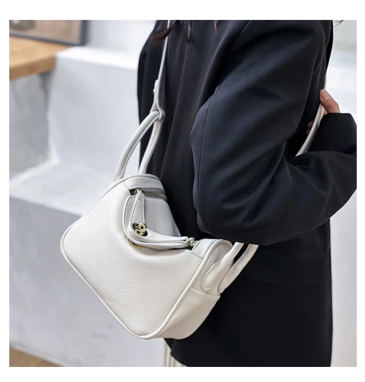 

Elegant Women's Leather Classic Designer Shoulder Fashion Bag Luxury Crossbody Tote Handbag For Daily Urban Comfort