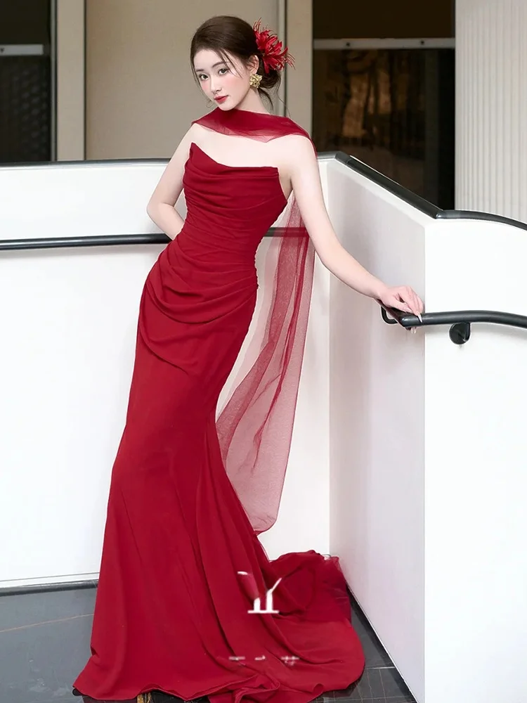 

Красное вечернее платье для невесты 2025: Новое, без бретелек, для помолвки и банкета, с длинной юбкой, без рукавов