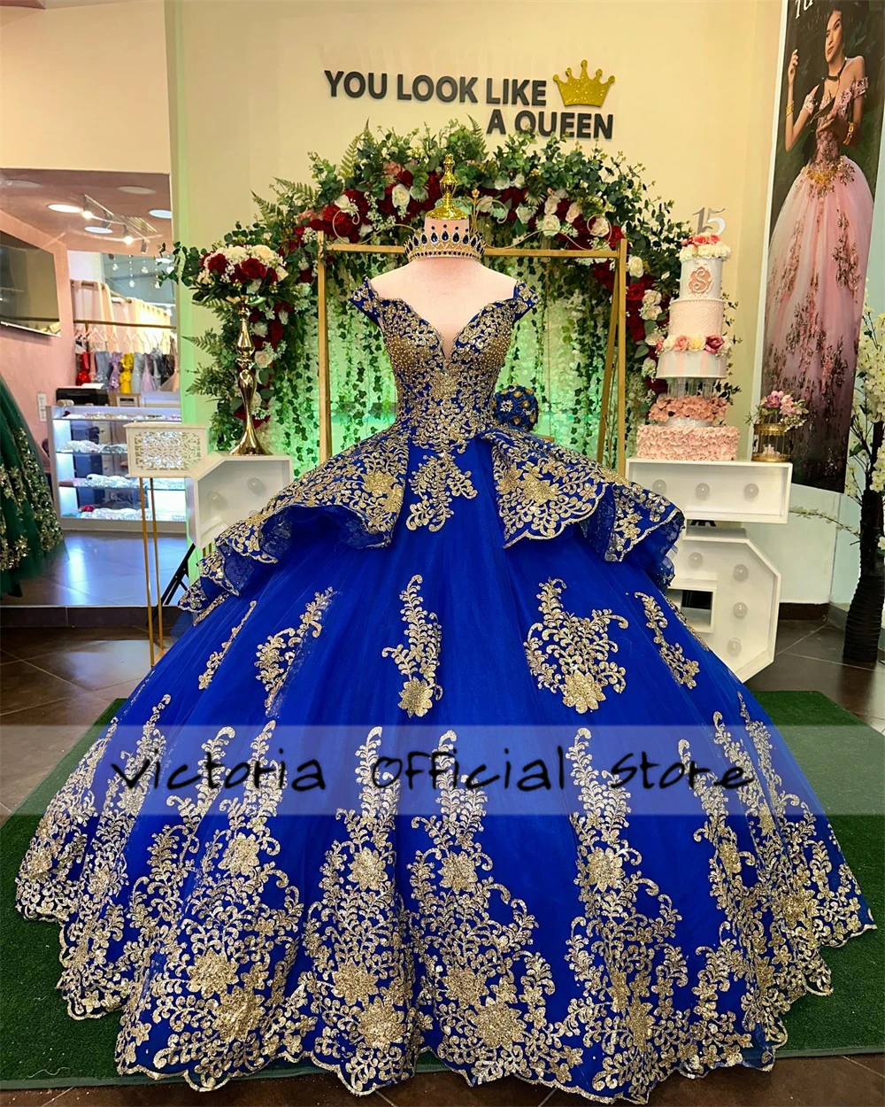 Vestido extravagante rei azul Quinceanera, miçangas douradas, apliques de renda, babados vestido de baile, 15 anos, 2024