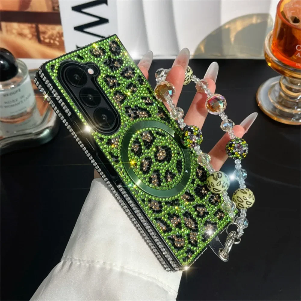 Кожаный магнитный чехол с леопардовым принтом и блестящими стразами на руку, кожаный магнитный чехол для телефона Samsung Galaxy Z Fold 7, 6, 5, 4, 3, 5G