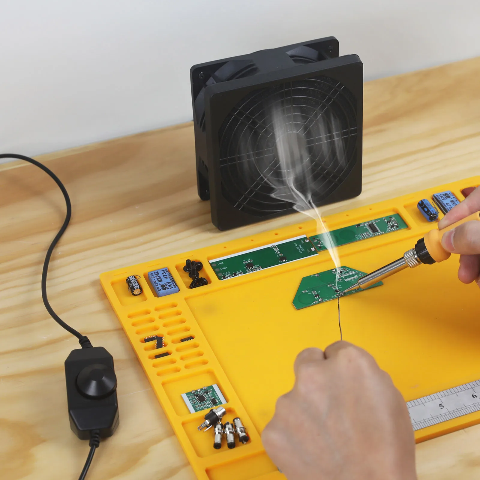 Toolour 12V Solder iron Smoke Absorber Adjust Speed Fume Extractor Smoking Instrument with 2pcs Activated Carbon Filter Sponge