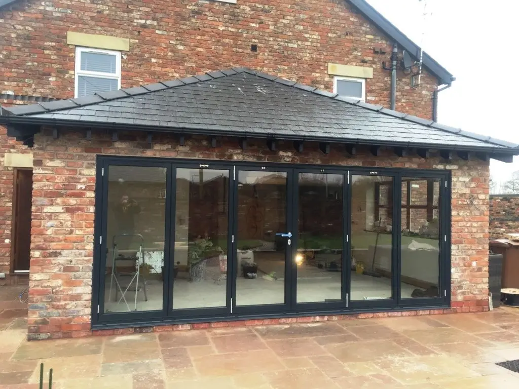 

Aluminum Alloy Glass Bi-Fold Patio Exterior Accordion Folding Doors Finished Surface Foldable Door for Villas Residential Use