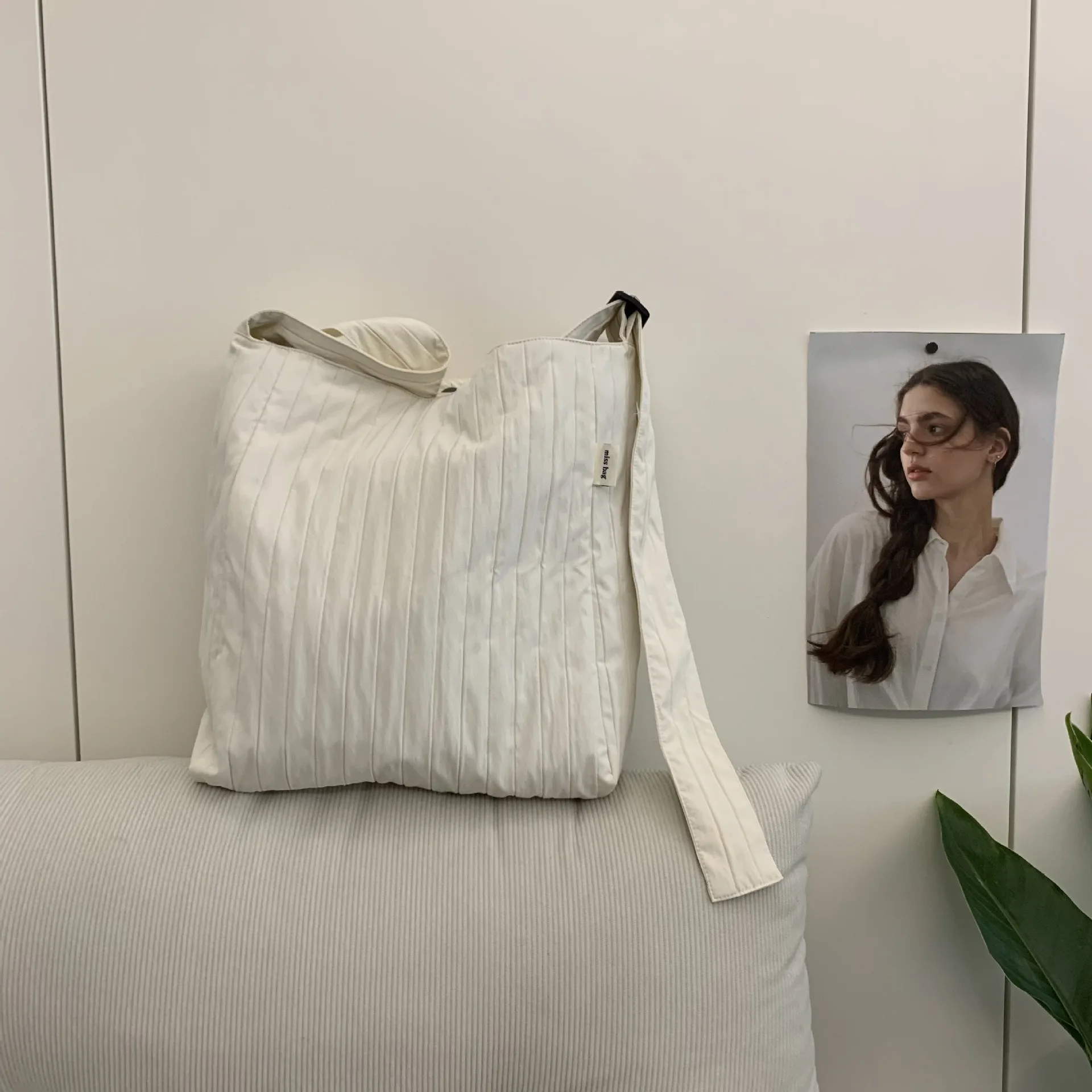 

Холщовая сумка большой вместимости для женщин2025Новая сумка через плечо для раннего восемью поездок на работу Сумка через плечо класса Sanfu ﻿