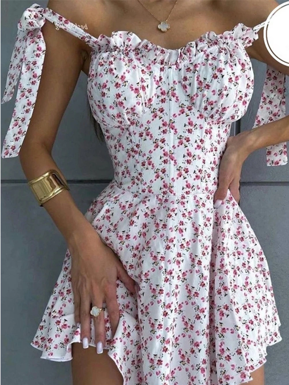 فستان فرنسي بيور ديزاير صيفي بنمط جديد بتصميم حبل وحزام الخصر للتخسيس والمظهر الرجعية