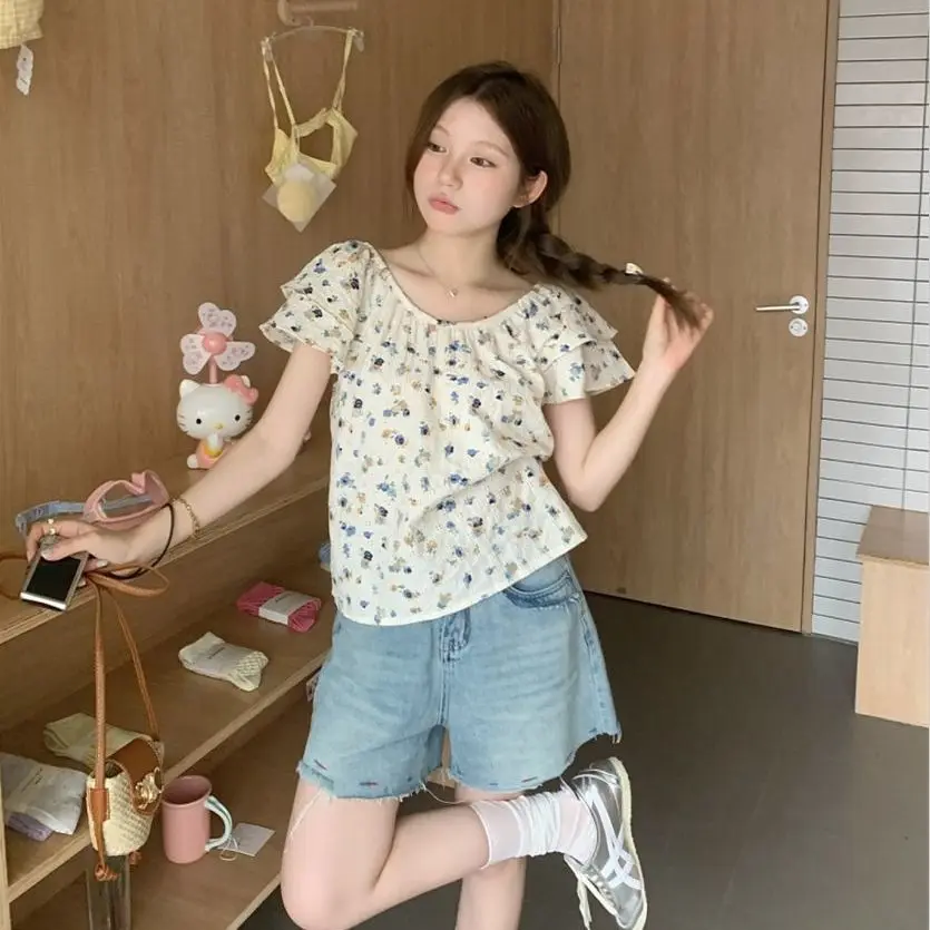 Leeftijdverminderende, slanke, losse, slanke top met V-hals en korte mouwen voor dames