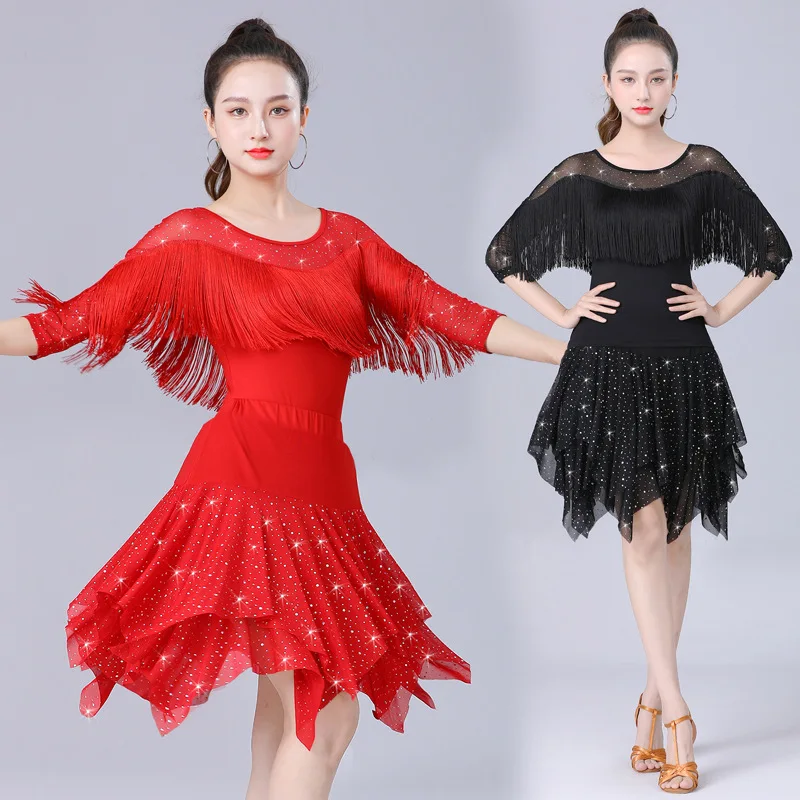 ที่กําหนดเองชุดเต้นรําละตินฝึกเครื่องแต่งกายหญิงผู้ใหญ่การแข่งขันเครื่องแต่งกายพู่ชุดด้านบนชุด