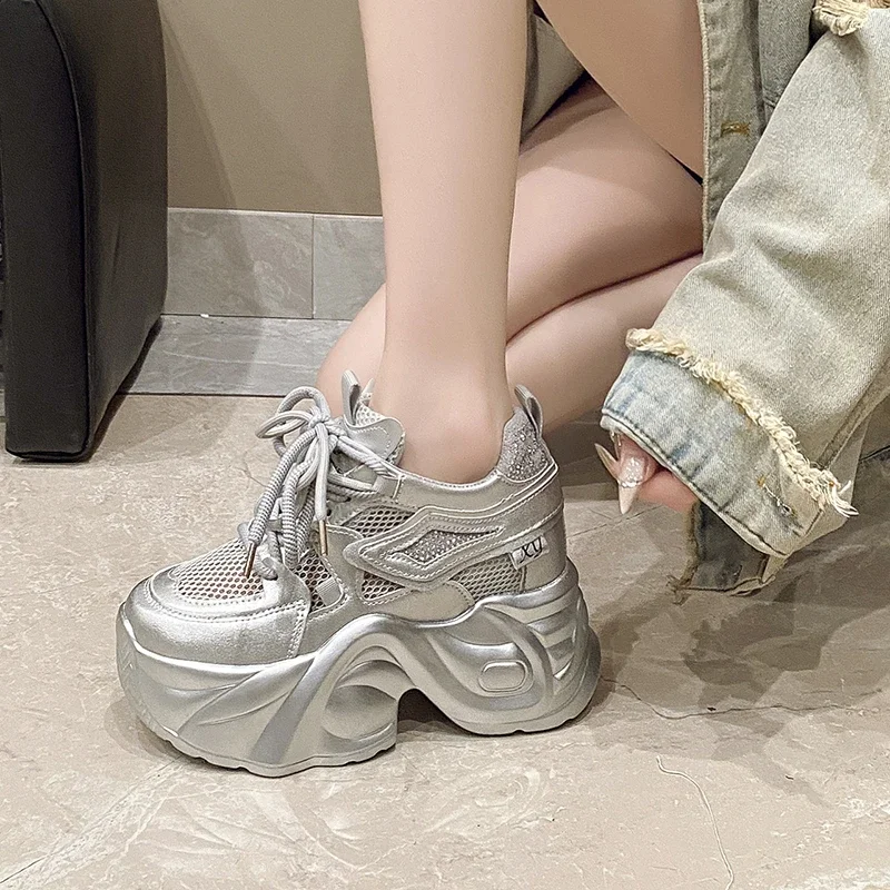 البوب 10 سنتيمتر جديد بلينغ أحذية رياضية مكتنزة الربيع أحذية مفلكنة غير رسمية 2025 امرأة عالية منصة تنفس شبكة أحذية رياضية الإناث أبي S