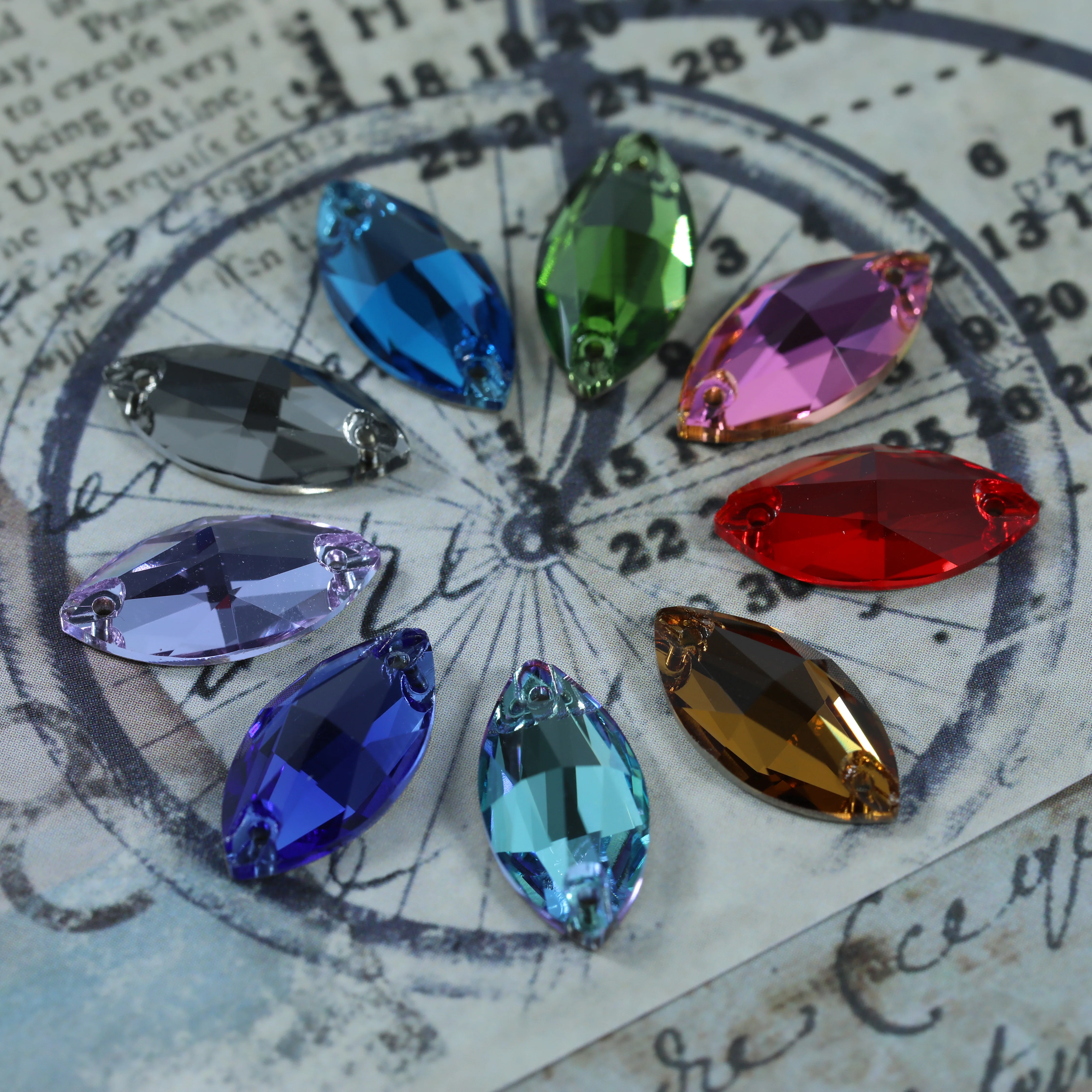 Funkelnde Marquise-Krallen-Strasssteine aus Premium-Glas-Kristall in Normalfarbe, Navette-Aufnähsteine für DIY-Taschen, Schuhe, Kleidung, Handyhüllen – Detail 2