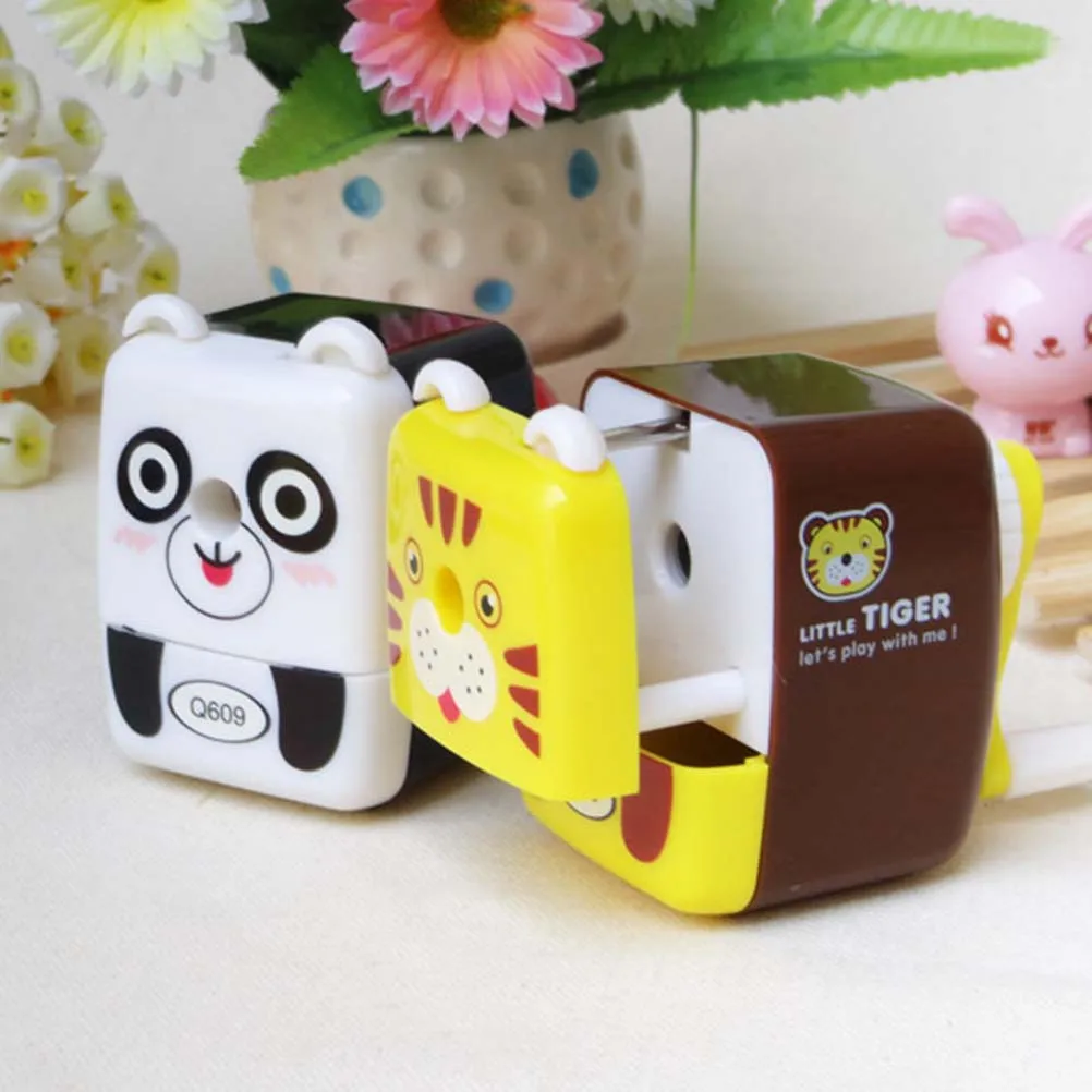 1Pcs Cartoon Pencil Sharpener Cute Desk Ornament for Students Writing Drawing School Office Use Random Animal Pattern