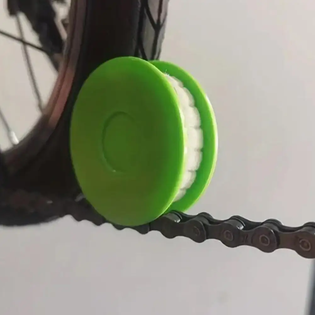 Lubricador de cadena de bicicleta, herramienta de mantenimiento de limpieza de rodillos de aceite, accesorios portátiles para ciclismo, 1 Uds.