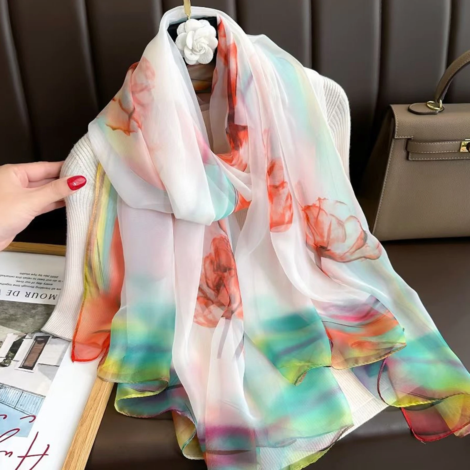 The Four Seasons Silk Scarf 185 * 130cm Luxury Print Shawl Women's Fashion Style Muslim Headcloth New Outdoor Sunscreen Bandanna