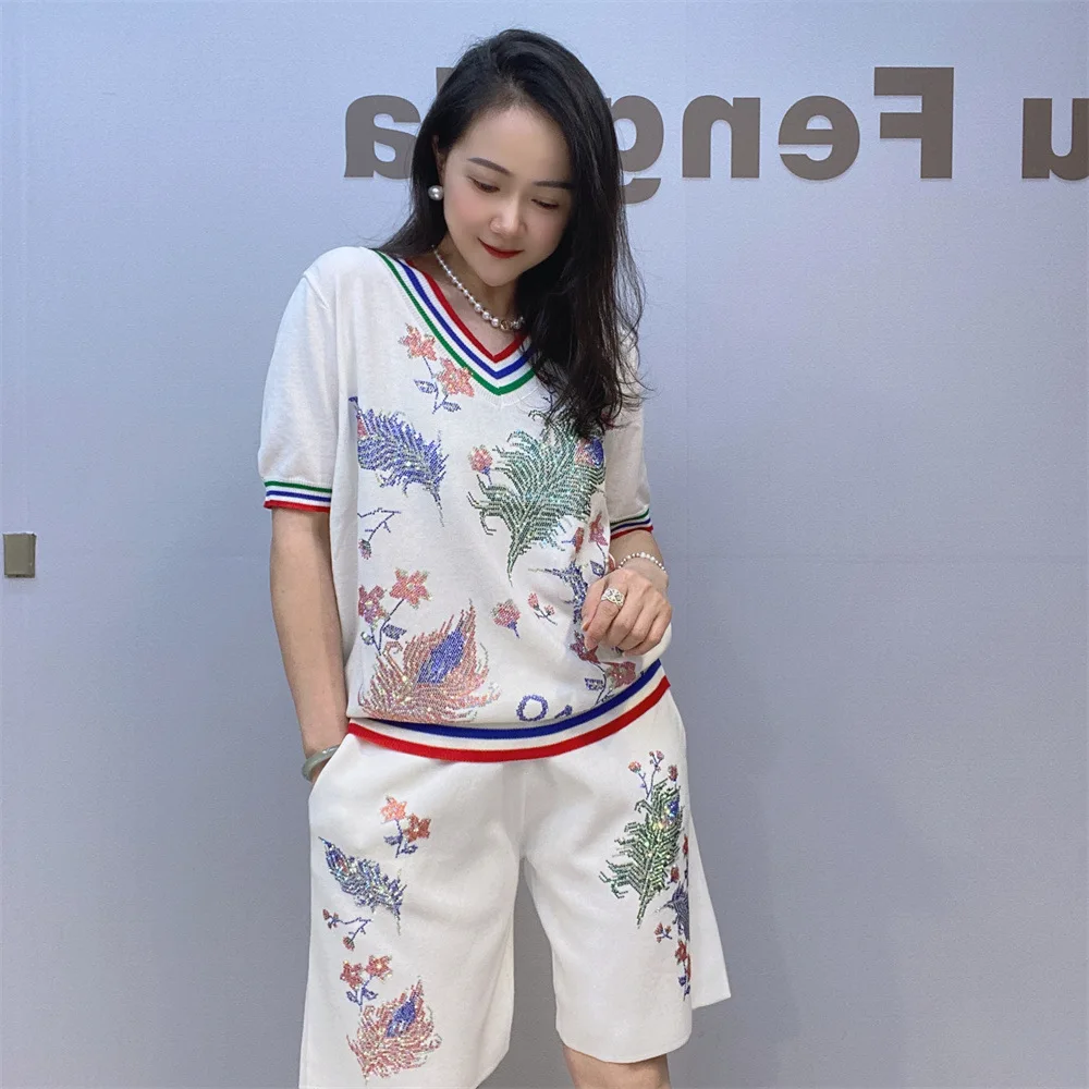 2024 Summer New V-neck Short-Sleeved Knitwear Casual Suit Women Feather Pattern Heavy Embroidery Hot Drilling Shorts Two-Pieces