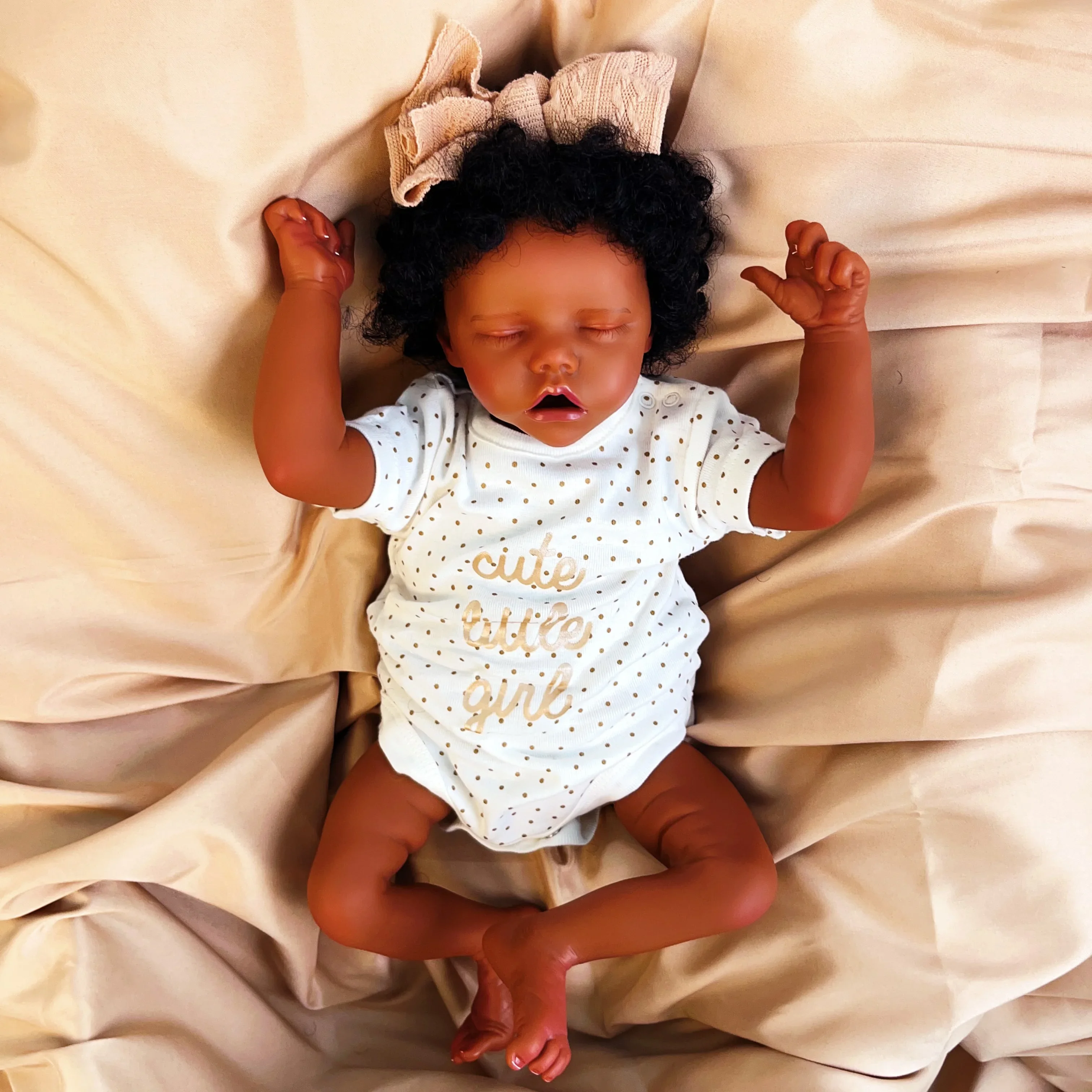 Risbecko 17-calowa realistyczna lalka Reborn - Afroamerykańska lalka z miękkim korpusem z materiału - Prezent urodzinowy/Prezent świąteczny