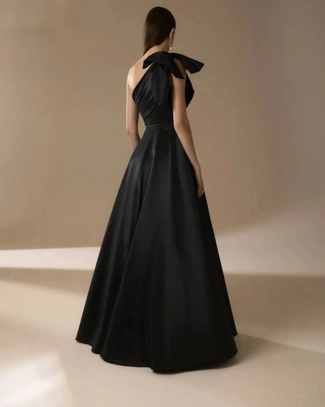 فستان سهرة مخصص بدون أكمام على شكل حرف a أسود جيرسي موضة بدون حمالات فساتين المشاهير بفيونكة أشرطة سباغيتي فساتين لحضور الحفلات الموسيقية