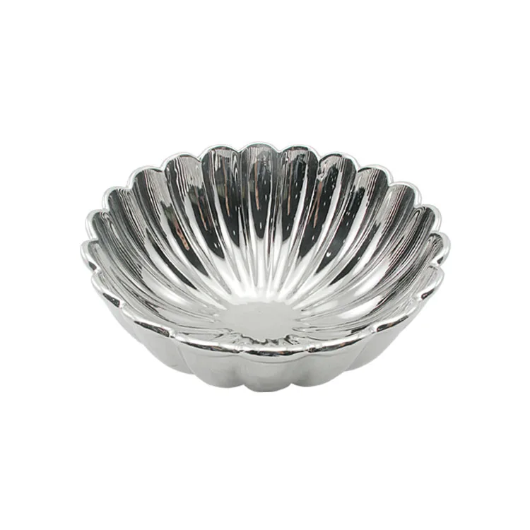 Newly designed round plates with silver-finished ceramic petals and fruits for sustainable home decoration for food and cakes