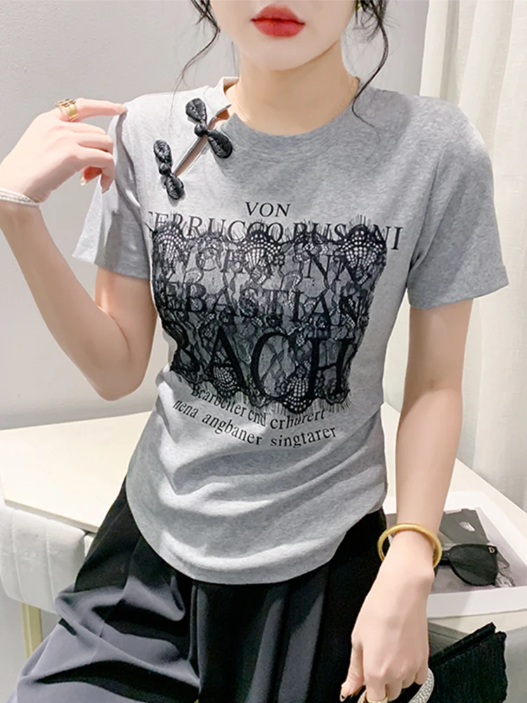 เสื้อยืดทรงสลิมฟิต แขนยาว ปักลายจีนแบบใหม่ แต่งกระดุม ผ้าลูกไม้ ปักตัวอักษร ผ้าคอตตอนผสมโพลีเอสเตอร์ สไตล์สตรีท