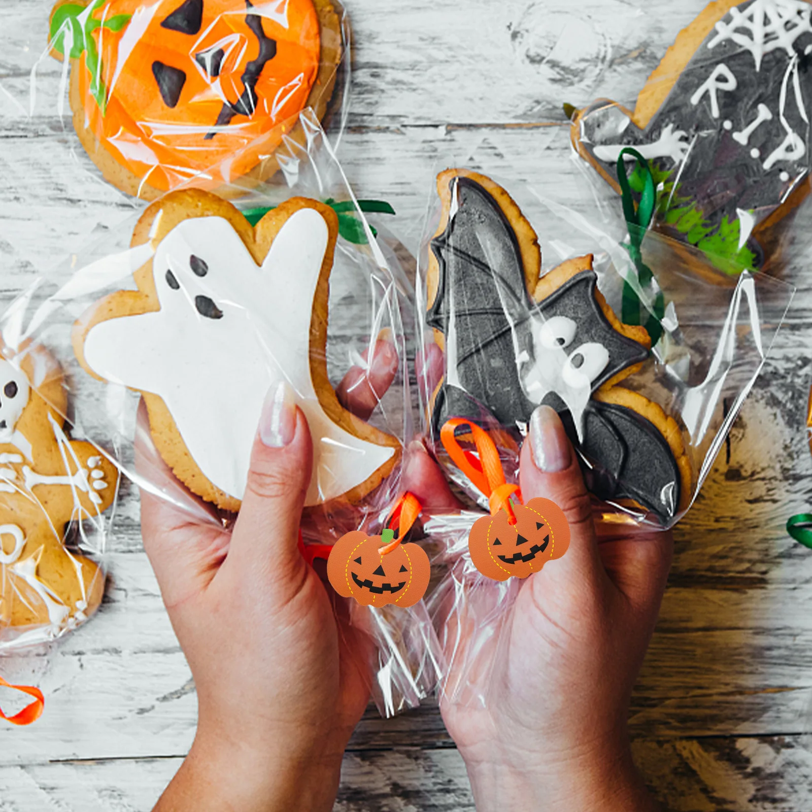 

100 Pcs Hanging Halloween Decoration Pumpkin Label Pendant Fall Ornaments Paper Tags