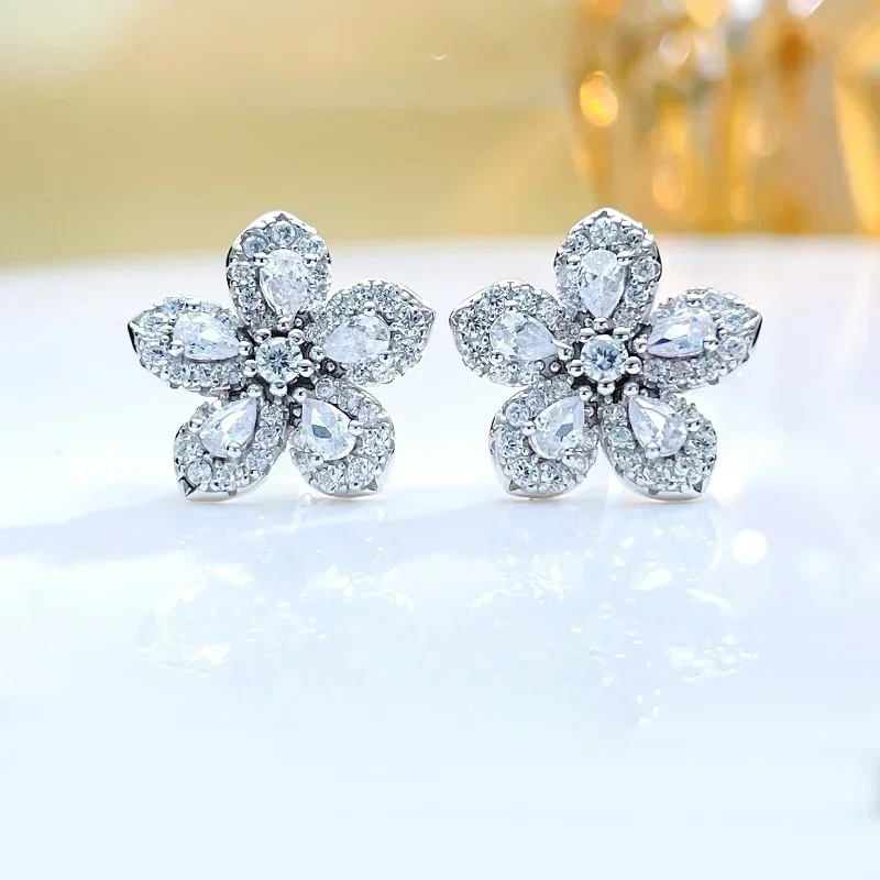

Fashionable, Luxury, Elegant, and Elegant Small Pop 925 Pure Silver Ear Studs Set with High Carbon Diamond Wedding Jewelry