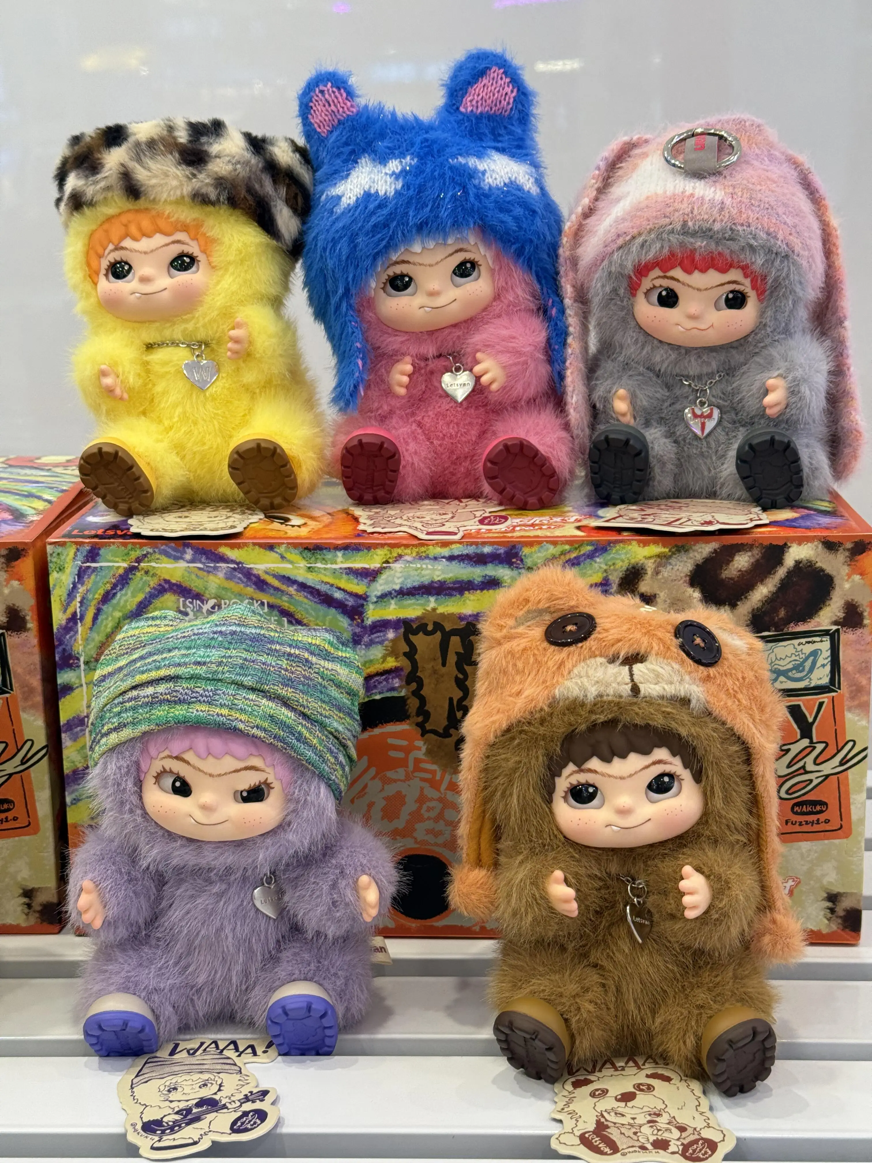 ألعاب قطيفة من الفينيل عالية الجودة، وصناديق عمياء عصرية، وسلسلة حفلات وواكو الممتعة، ونماذج مصنوعة يدويًا، وسلسلة إكسسوار