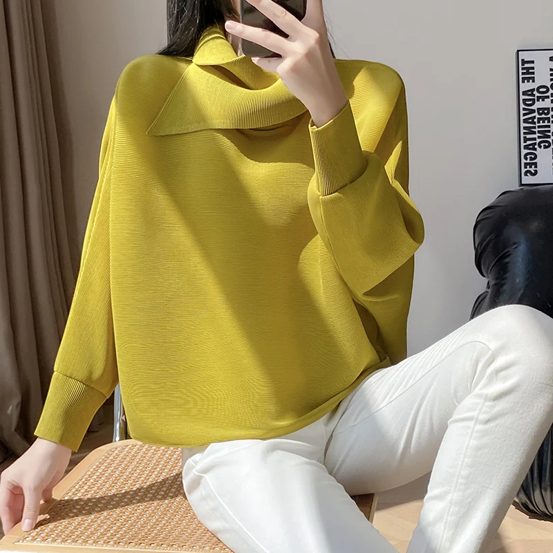 

2025 Spring Autumn New Women's Pleated High-End Top Batwing Sleeve Short Length Loose Fit Curvy-Friendly Scarf Collar T-Shirt