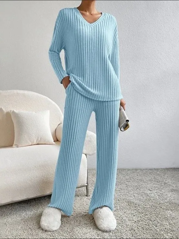 

Повседневный комплект: свободный топ и прямые брюки из легкого полиэстера для весеннего образа