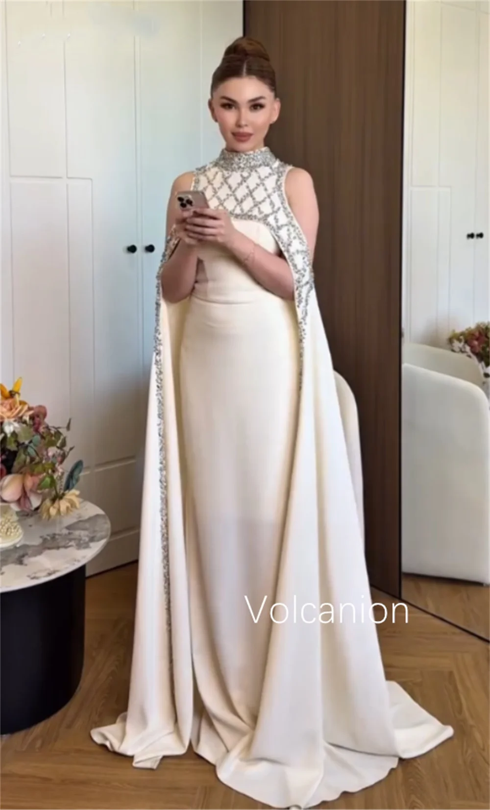 فساتين طويلة مخصصة من الجيرسيه مطرزة بياقة عالية مستقيمة مناسبة مخصصة للسهرات الرسمية المتألقة الرائعة