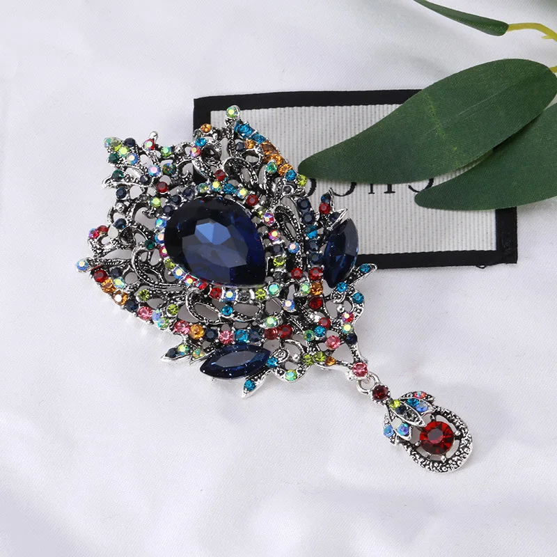 Luxury Jewelry Women Classic Crystal Flower Brooches for Female Clothing Classic Style Specific Design Women Wedding Gift Brooch